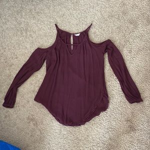Aéropostale Shirt with Open Shoulders